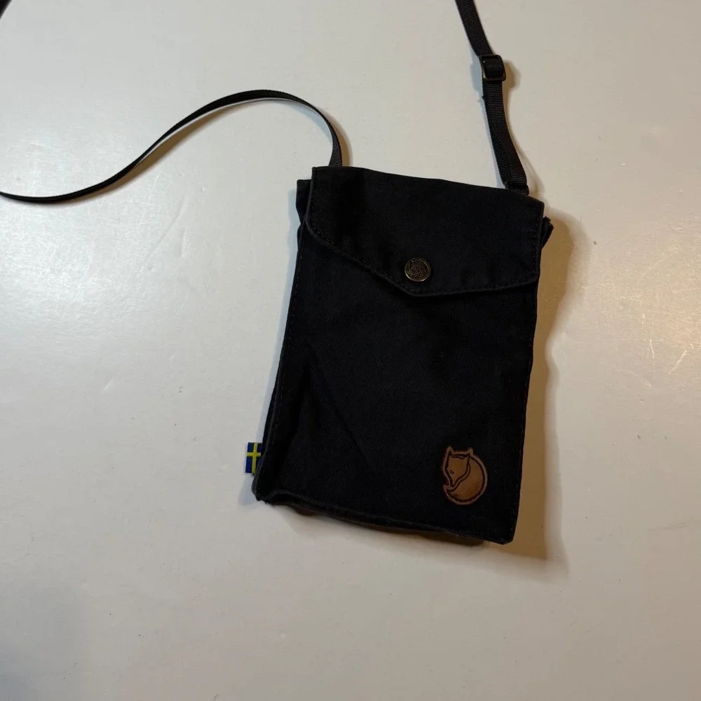 Fjallraven Pocket Crossbody Bag Black G-1000 HeavyDuty Travel Pouch 24221
